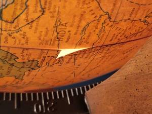 lot 5 image: 16 Inch Illuminated Heirloom Globe