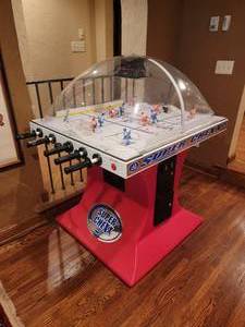 lot 4 image: Super Chexx Bubble Hockey