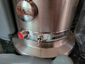 lot 55 image: Breville Juice Fountain Elite
