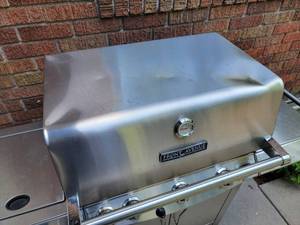 lot 56 image: Front Avenue Four Burner Grill