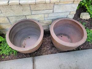 lot 60 image: Rustic Terracotta 15x20 inch Planters