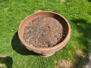 lot 76 image: 20x18 inch Faux Clay Planter
