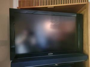 lot 43 image: Samsung 40 1080p LCD HDTV LN-T4069F