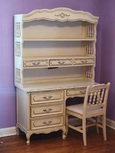 lot 30 image: Elegant French Provincial Desk