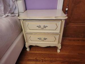 lot 32 image: Elegant French Provincial Bedside Table B