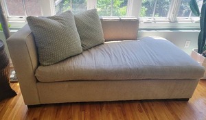 lot 9 image: Luxury Lounge Chaise by Hickory Chair