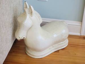 lot 66 image: Exotic Mexican White Horse Statue
