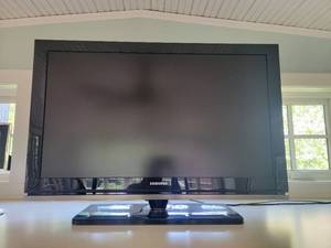 lot 45 image: Samsung 40 1080p LCD HDTV LN-T4069F