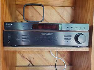 lot 53 image: Sony FM Stereo FMAM Receiver STR-DE197