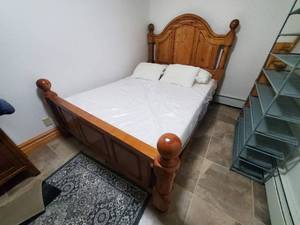 lot 62 image: Queen Size Bed