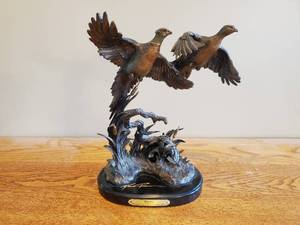 lot 34 image: Pheasants Forever Conservation Edition Rooster Bronze Statue