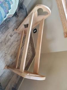 lot 36 image: Wood Half Moon Style Side Table And Quilt Rack