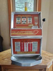 lot 1 image: Vintage Jennings Illinois Company Slot Machine