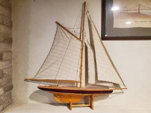 lot 68 image: Wood Model Sail Boat  1895 Cup Racer