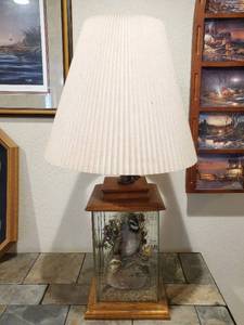 lot 70 image: The Wildlife Collection Bird Lamp