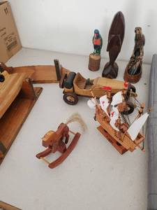 lot 122 image: Collection Of Wood Dcor