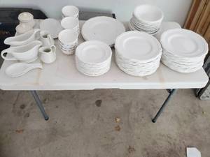 lot 111 image: Gibson Dishware Set