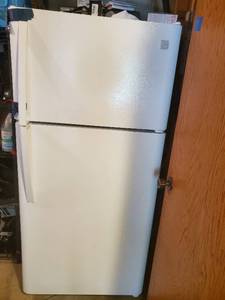 lot 90 image: Kenmore Fridge