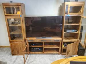lot 87 image: Entertainment Center