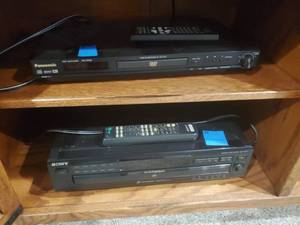 lot 86 image: Sony Compact Disk Player CDP-C260Z And Panasonic DVDCD Player