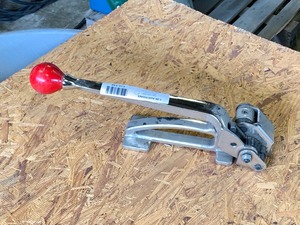 lot 3330 image: Pallet Strapping Tool