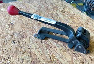 lot 3333 image: Pallet Strapping Tool