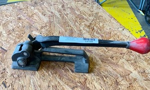 lot 3334 image: Pallet Strapping Tool