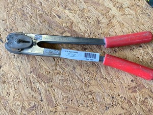 lot 3327 image: Crimping Tool
