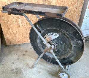 lot 2325 image: Banding Cart
