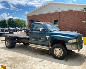 lot 1001 image: 1997 Dodge RAM 3500 Diesel Flatbed Truck