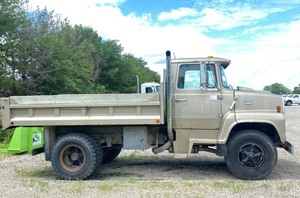 lot 1002 image: 1980 Ford F7000 Dump Truck, Diesel