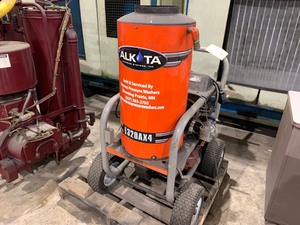 lot 502 image: Heated Pressure Washer