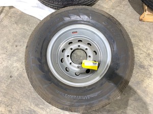 lot 519 image: Trailer Tire With Rim