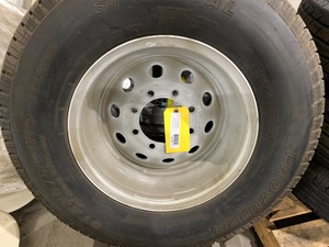 lot 511 image: Trailer Tire With Rim