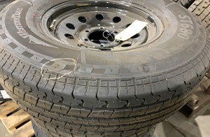 lot 515 image: Trailer Tire With Rim