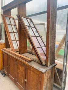 lot 11 image: Large Vintage Retail Display Cabinet