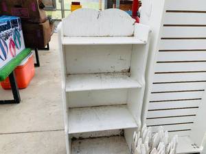 lot 32 image: Variety of White Wood Display Shelves, Picket Fence Border
