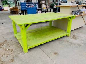 lot 56 image: Bright Green Chippy Painted Display Table with Lower Shelf