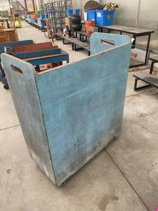 lot 112 image: Wood Display Rack on Wheels