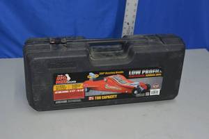 lot 133 image: Torin Big Red 2 12 ton capacity carjack