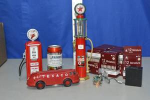 lot 151 image: Texaco Fuel tabletop decor and lights