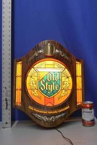 lot 7 image: Heilemans Old Style light up sign