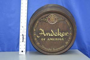 lot 9 image: Andeker Pabst beer barrel sign