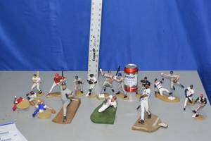 lot 123 image: baseball figurines