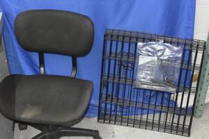 lot 174 image: Office Chair and play pen