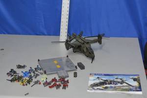 lot 126 image: Mega Bloks Megabloks Halo Unsc Falcon with Landing Pad
