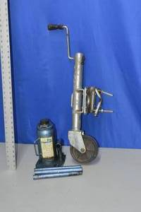 lot 26 image: Trailer Jack and 12 ton bottle jack
