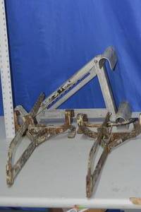 lot 27 image: Scaffolding Two-Rung Body Jacks