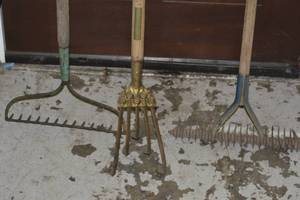lot 64 image: hand tools