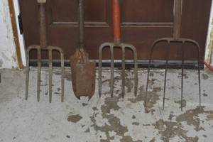 lot 63 image: hand tools